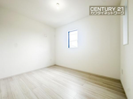 �@���������J���[�̏��ނ������ɒ��a�����{�@��B