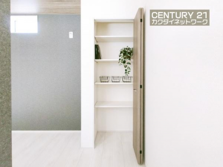 ���[�@�L�b�`�����Ɏ��[�����肨�َq��H�ށE���H�Ȃǂ����[�ł��܂��B���i�g��Ȃ�������������܂��Ă�����̂łƂĂ��֗��ł��B