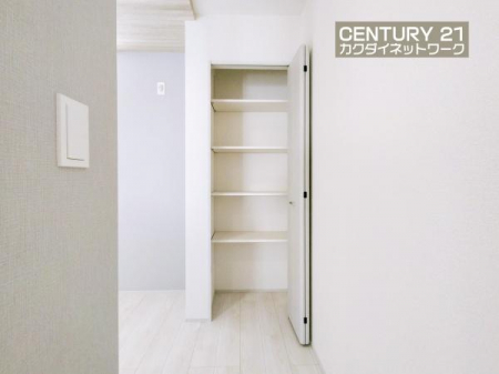 ���[�@�L�b�`�����Ɏ��[�����肨�َq��H�ށE���H�Ȃǂ����[�ł��܂��B���i�g��Ȃ�������������܂��Ă�����̂łƂĂ��֗��ł��B