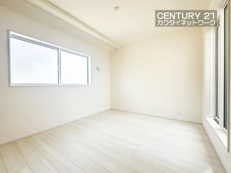 �@���������J���[�̏��ނ������ɒ��a�����{�@��B