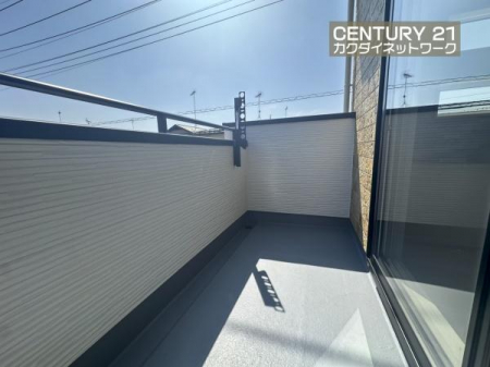 �o���R�j�[�@�[���ȍL�����m�ۂ��ꂽ�o���R�j�[�B