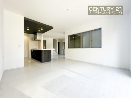 ���r���O�@���r���O�ƃ_�C�j���O�A2�̋�ԋ@�\���������A�I�݂Ɏg�������锭�z���A���C�t�X�^�C���ɐV������Ƃ�������炵�܂��B