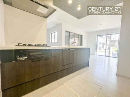 �L�b�`���@���H���̏��������Ȃ���Ƒ��Ƃ̉�b���y���߂�ΖʃL�b�`���B